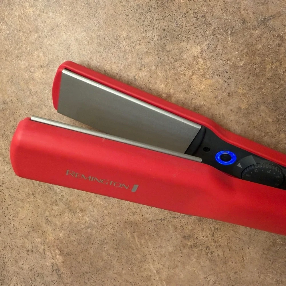 Remington Red Ceramic Flat Iron 1